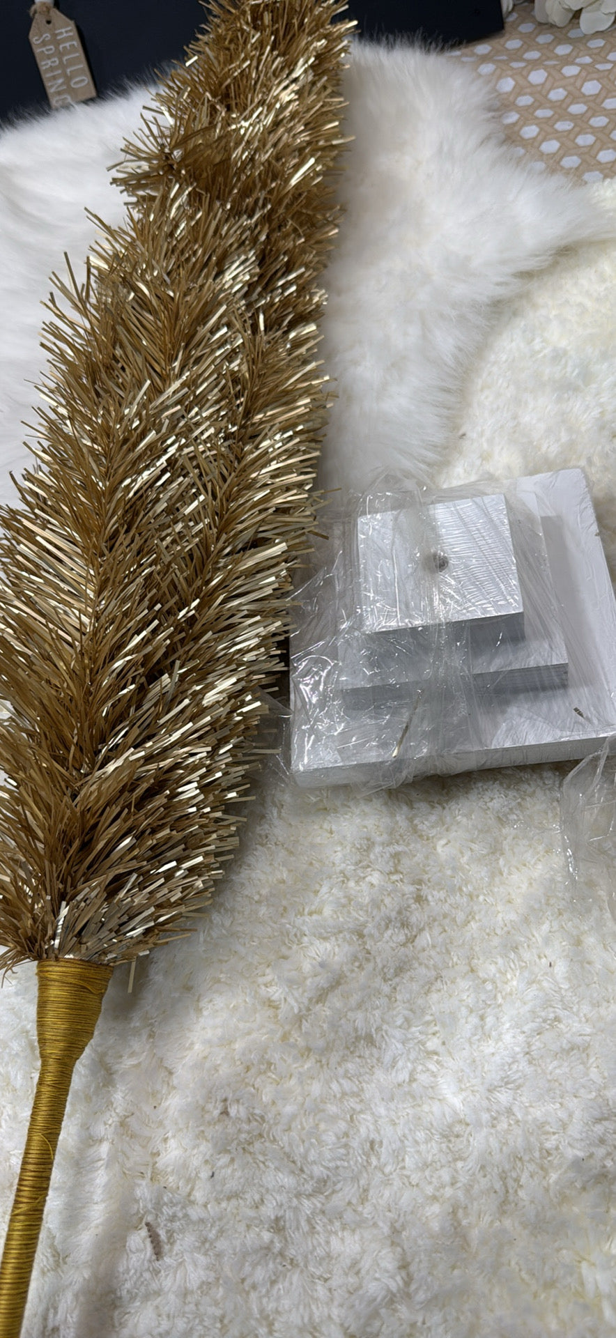 Gold Tinsel Feather Christmas Tree — Tabletop Decor with Wood Base │ Z3 Grade: 🟡 Open Box – Unused