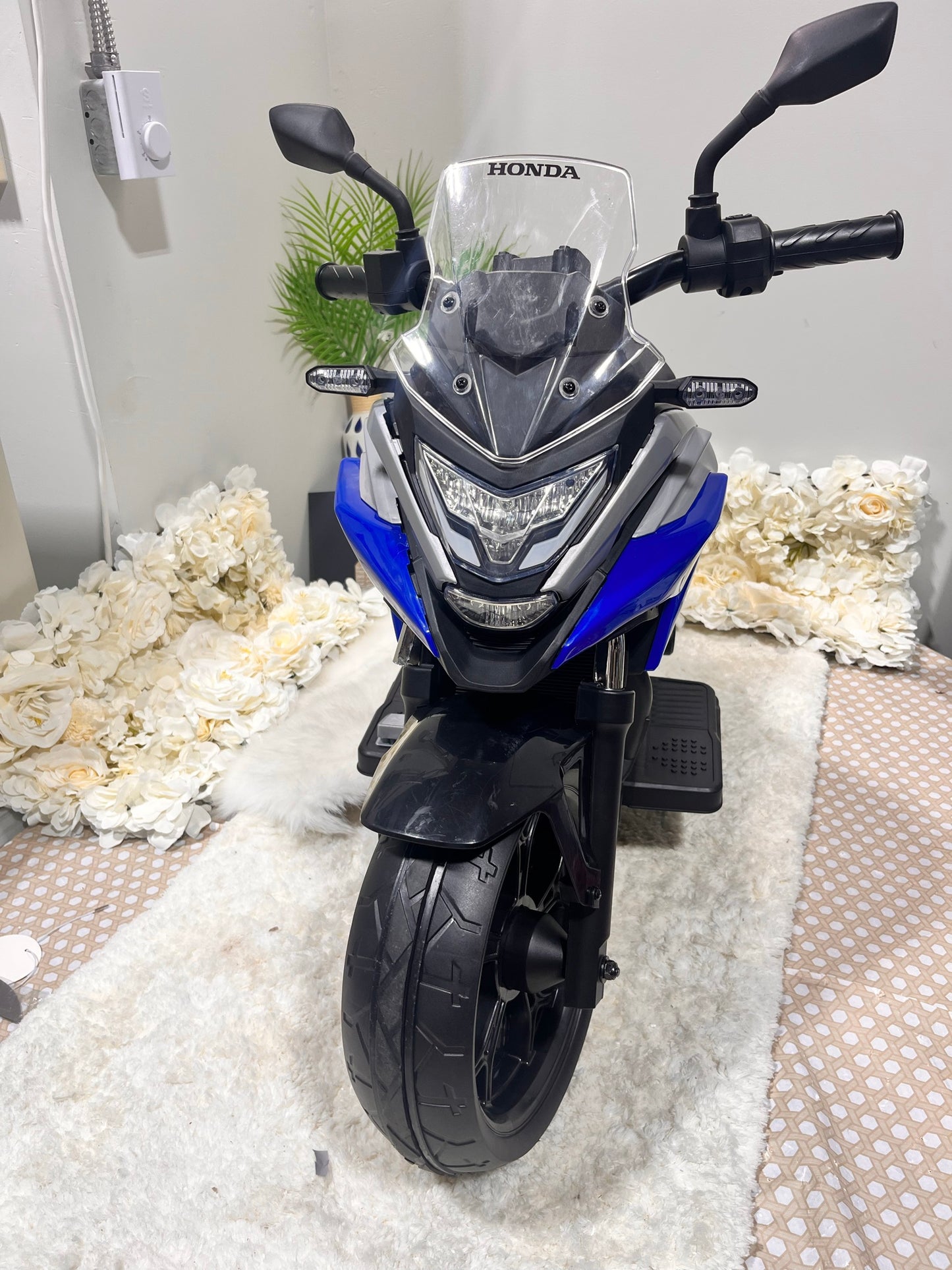 Qaba Honda 12V Ride-On Motorbike - Used Once, Lights, Music, Blue │ 🟤 Z3 Grade: Value – Cosmetic Damage