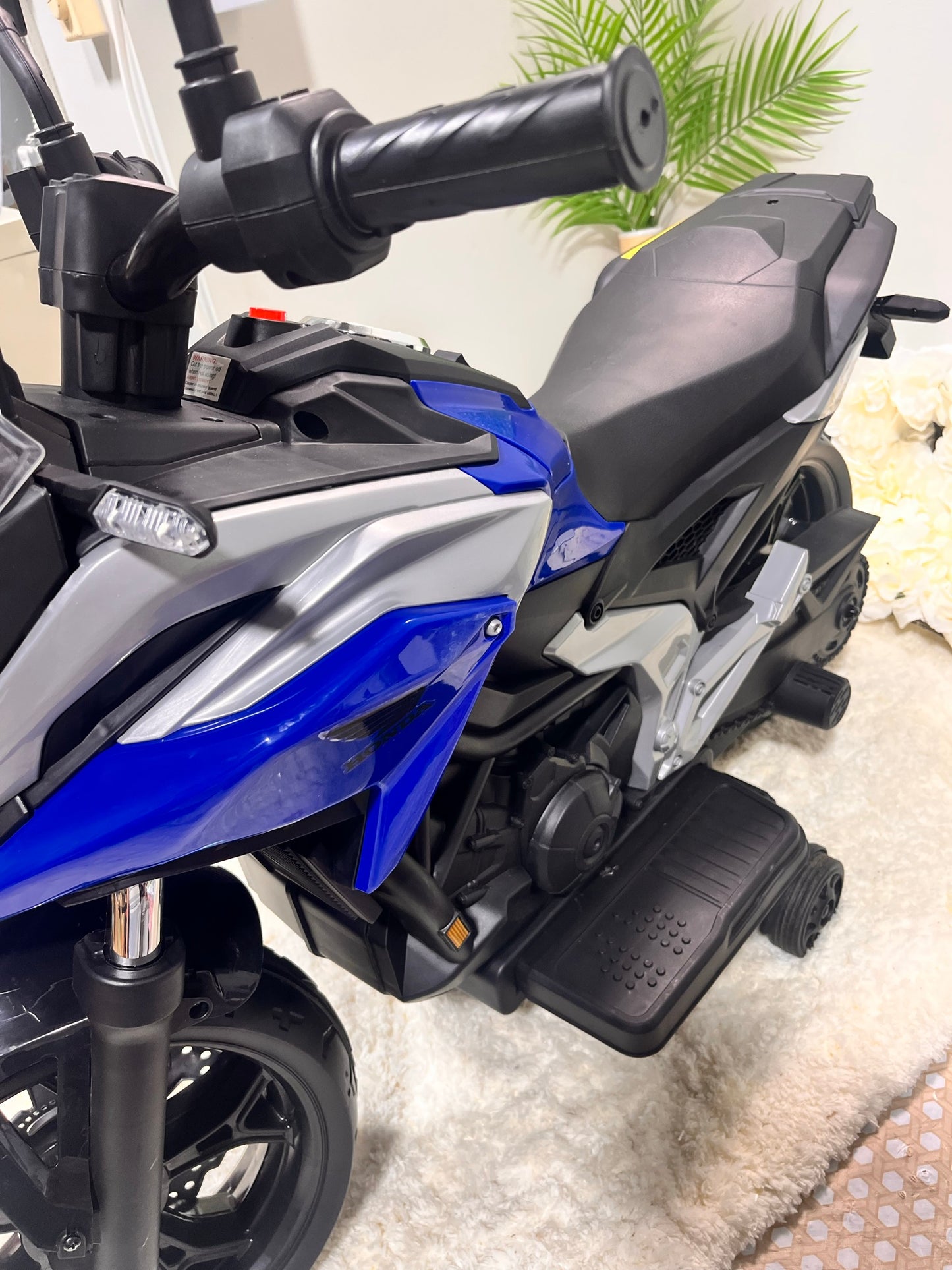 Qaba Honda 12V Ride-On Motorbike - Used Once, Lights, Music, Blue │ 🟤 Z3 Grade: Value – Cosmetic Damage